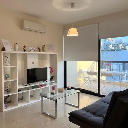 Albert's Centre 601 * Ларнака